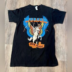 Weezer Graphic T-Shirt (Small)